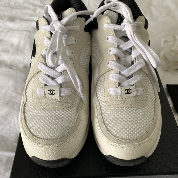 Chanel black and white classic sneakers, size 36.5 - Picture 5 of 9